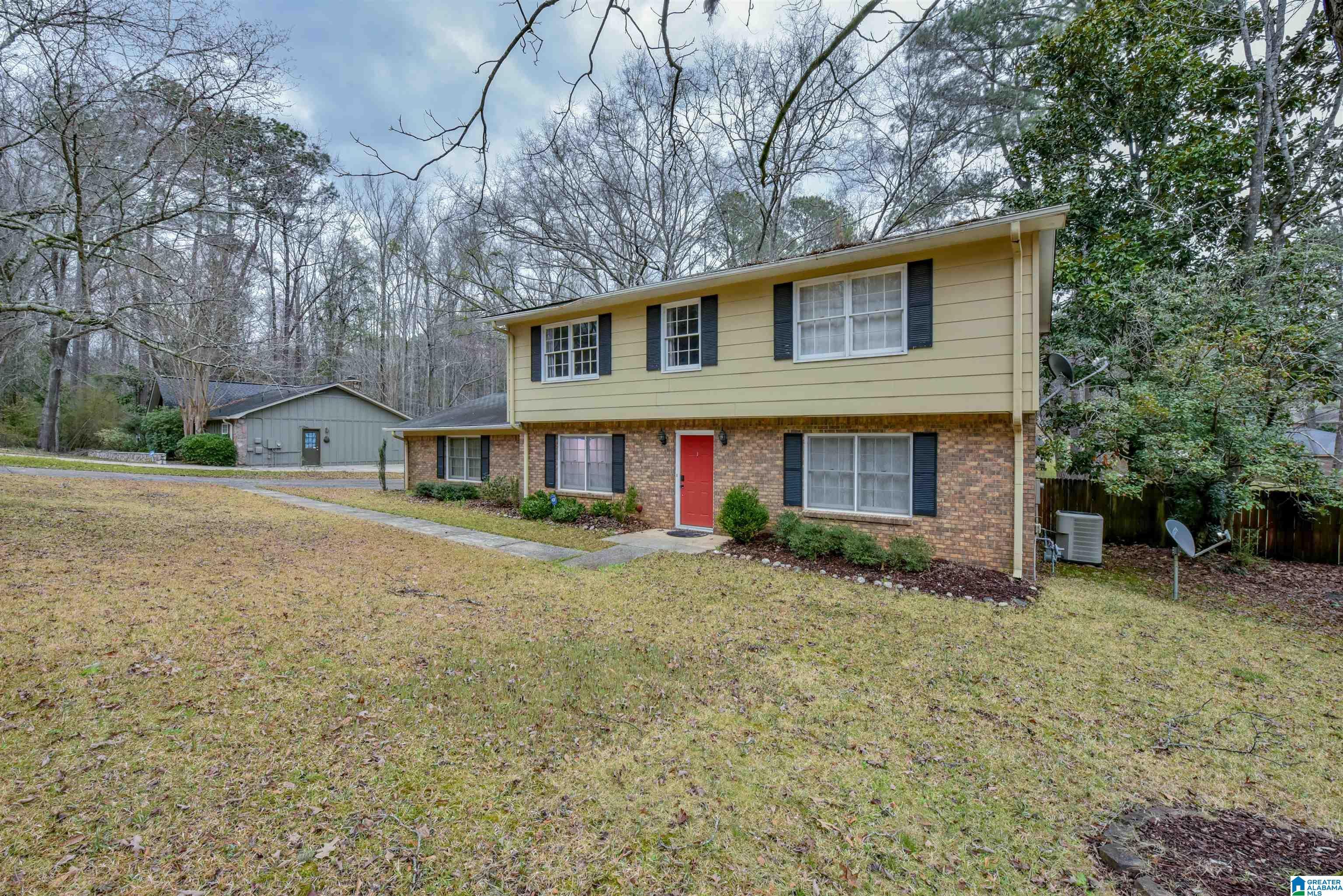 Ridgemont Ave, Northport, AL 35473
