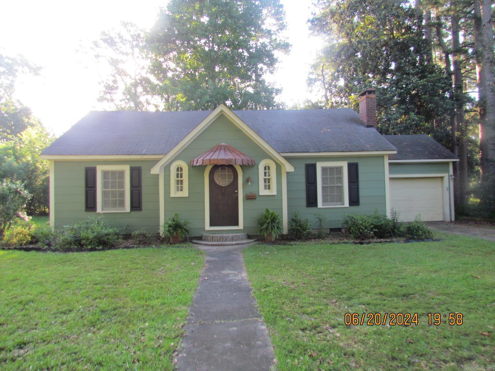 Oak St, Crossett, AR 71635