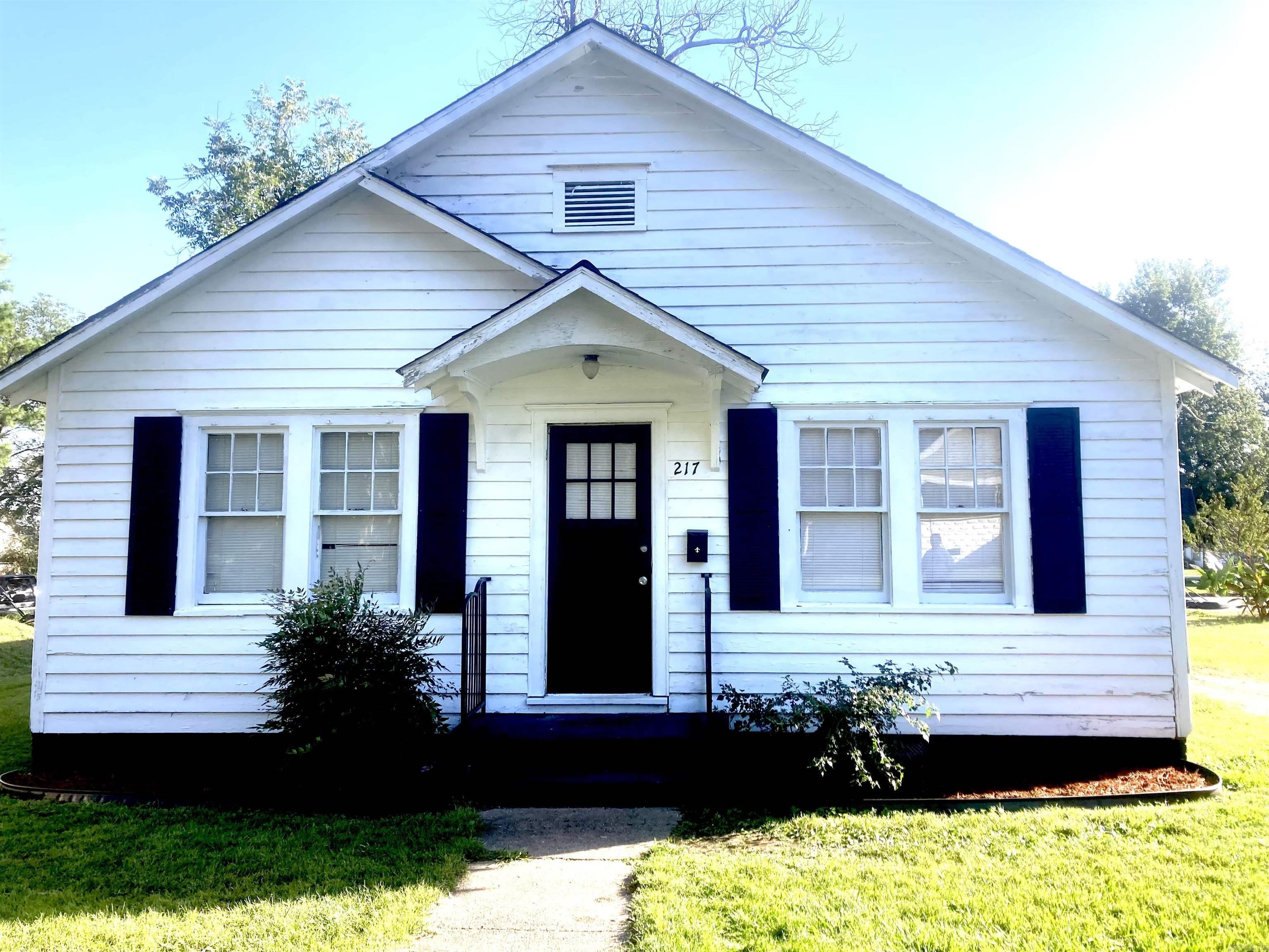 W 3rd St, Rector, AR 72461