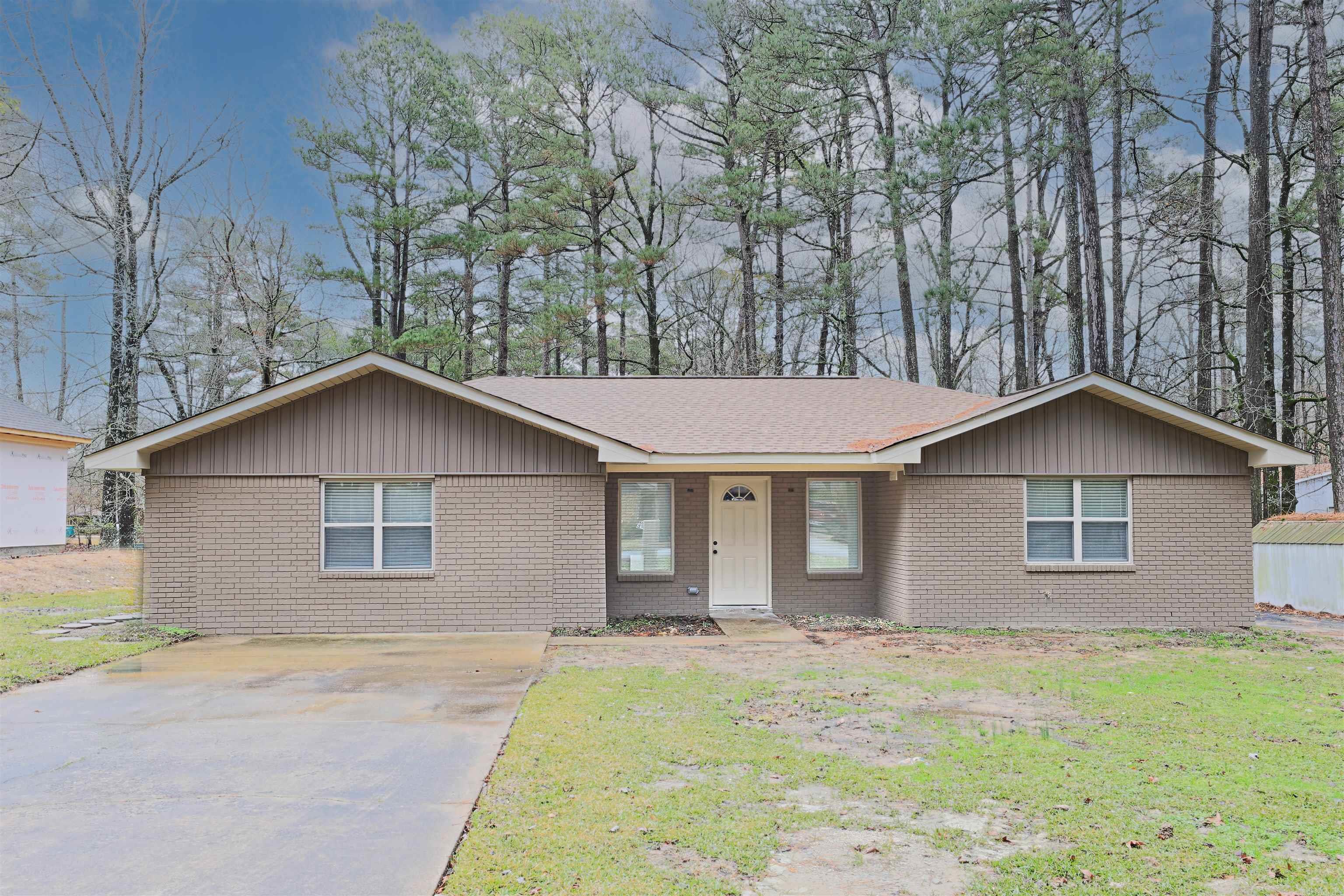 Hart Cv, White Hall, AR 71602