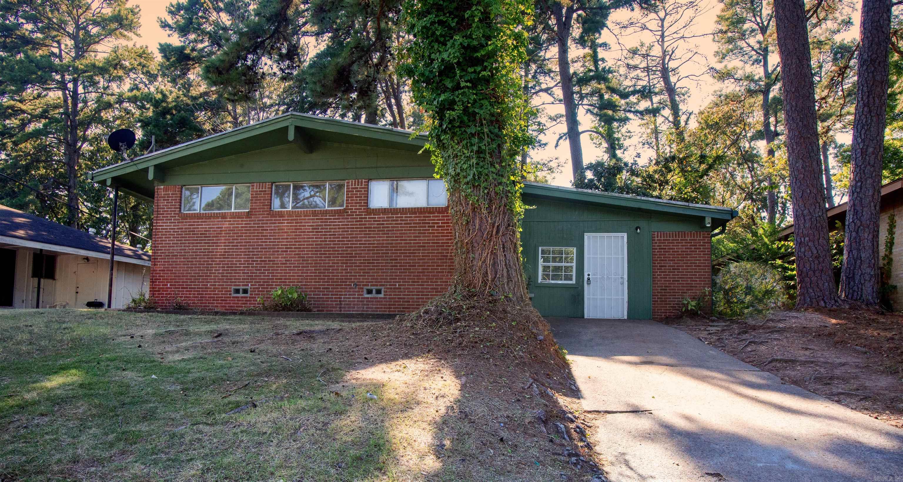Rosemont Dr, Little Rock, AR 72204
