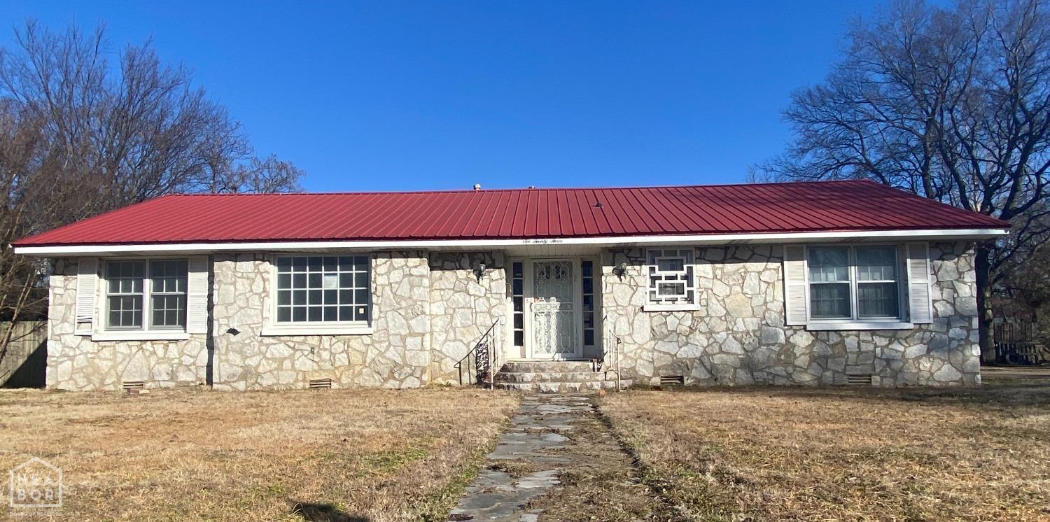 Holden Ave, Newport, AR 72112