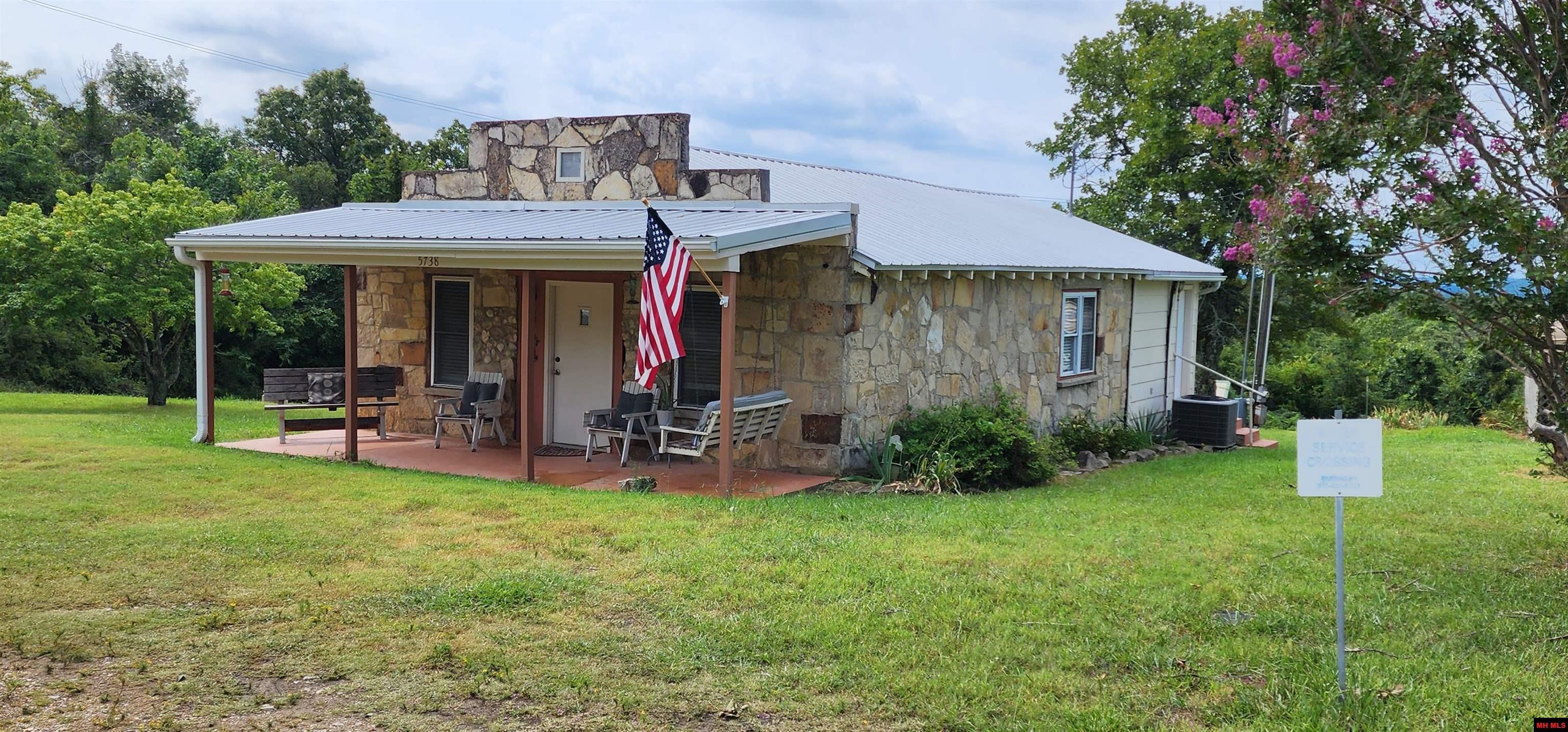 Oakland Rd, Oakland, AR 72661