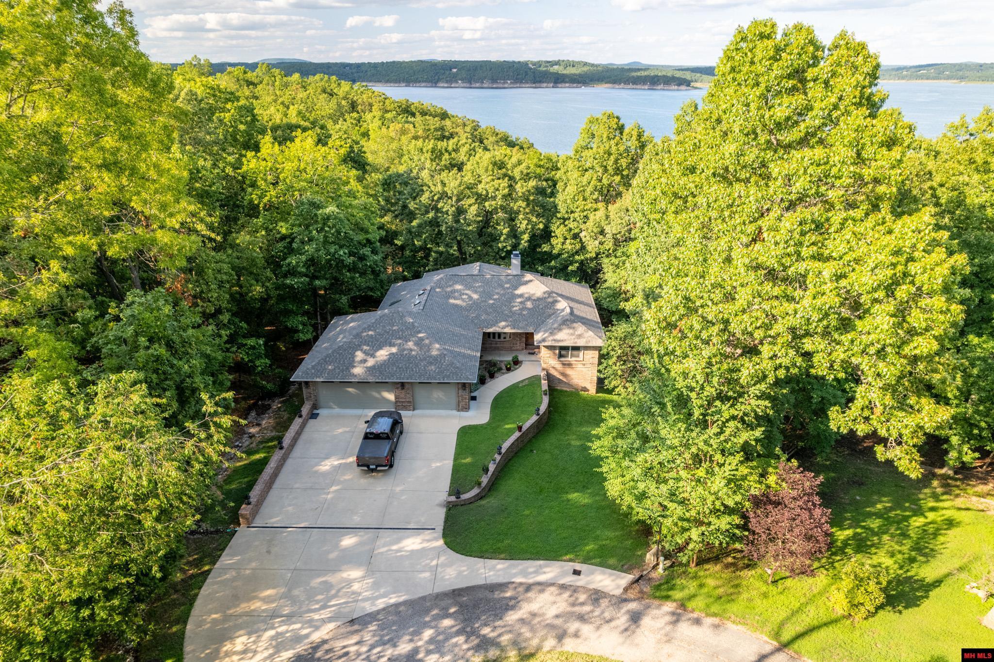 Edgehill Pl, Bull Shoals, AR 72619