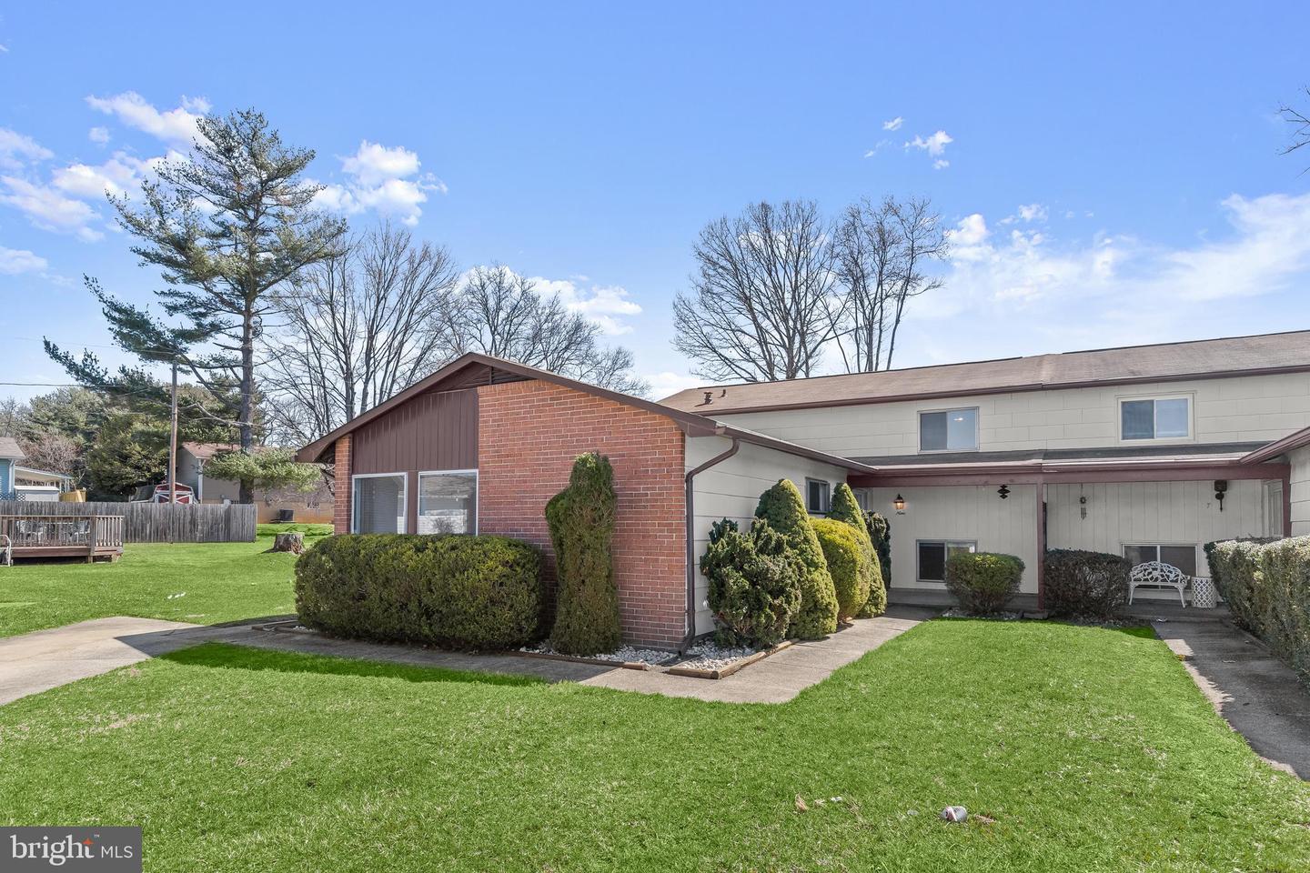 Hurston Ct, Pikesville, MD 21208