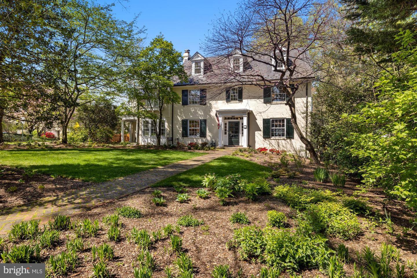Cedar Pkwy, Chevy Chase, MD 20815