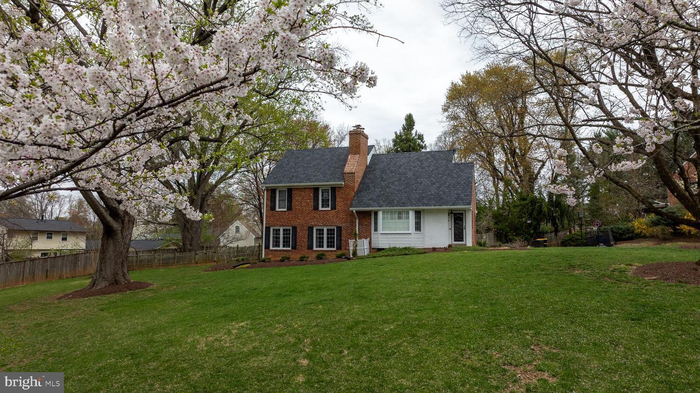 Patrick Henry Dr, Olney, MD 20832