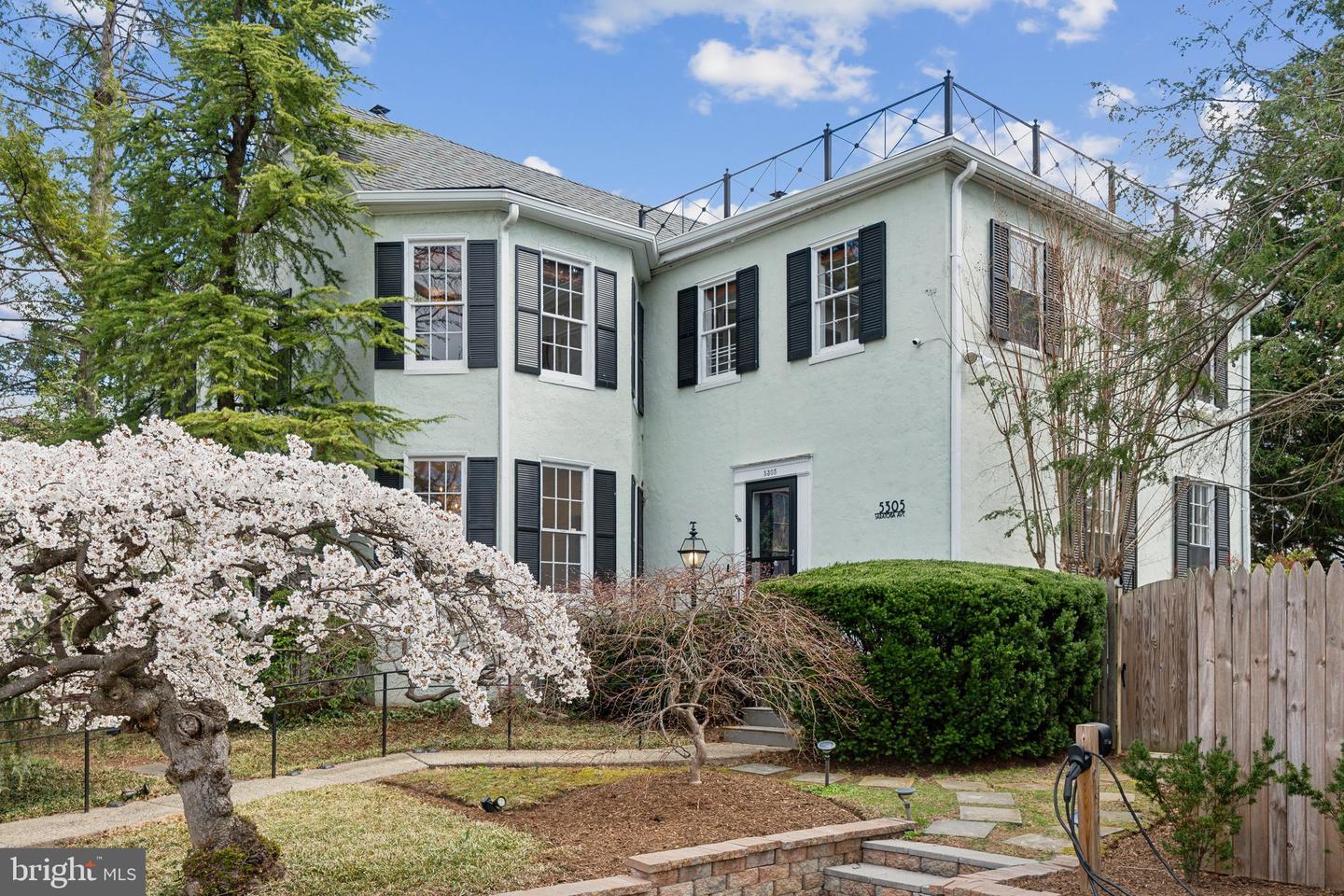 Saratoga Ave, Chevy Chase, MD 20815