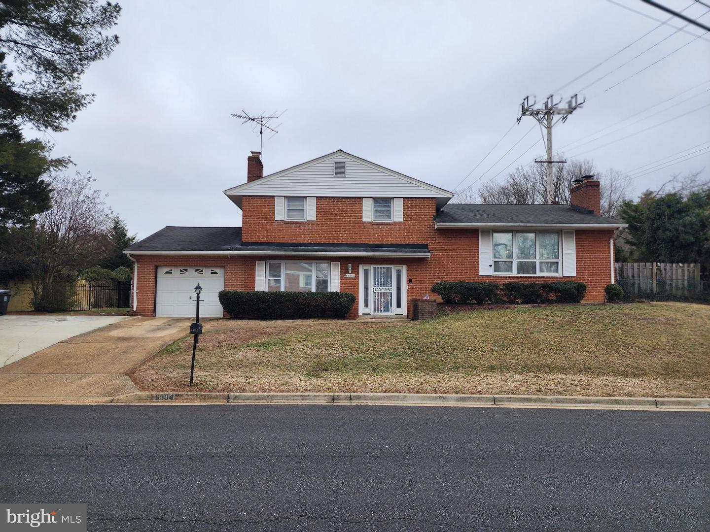 Roberts Dr, Temple Hills, MD 20748