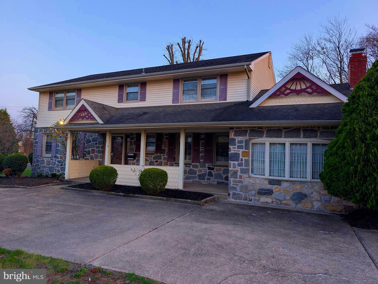Wayne Dr, Cinnaminson, NJ 08077