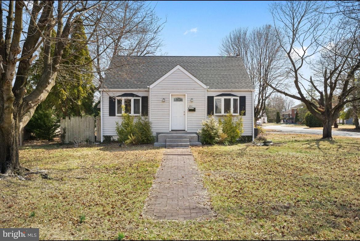 Pine St, Williamstown, NJ 08094