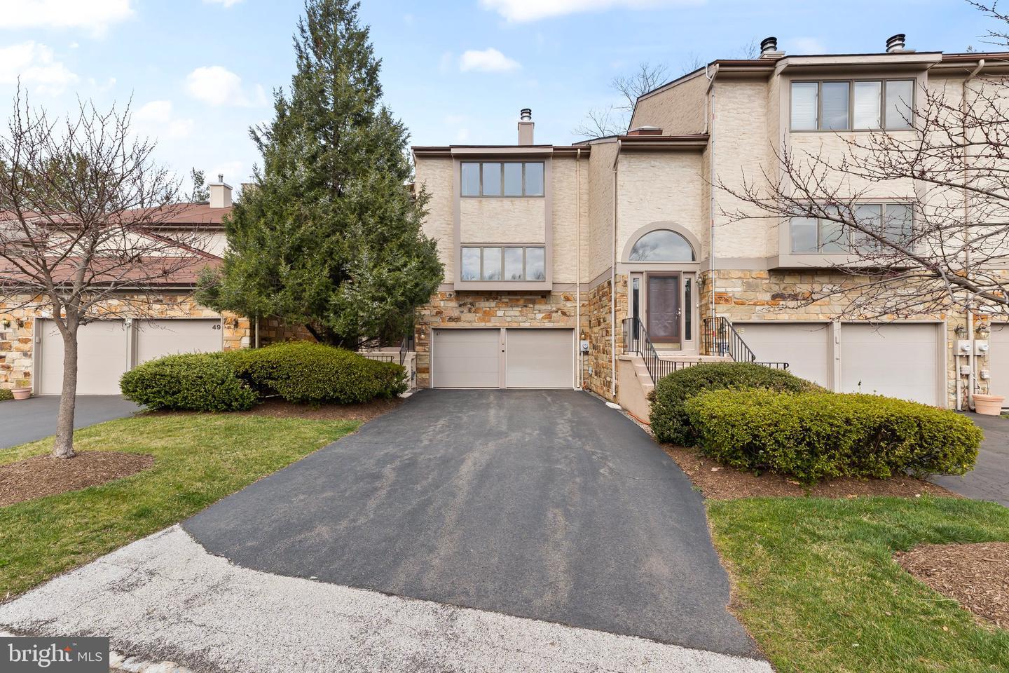 Woodmont Dr, Lawrence Township, NJ 08648