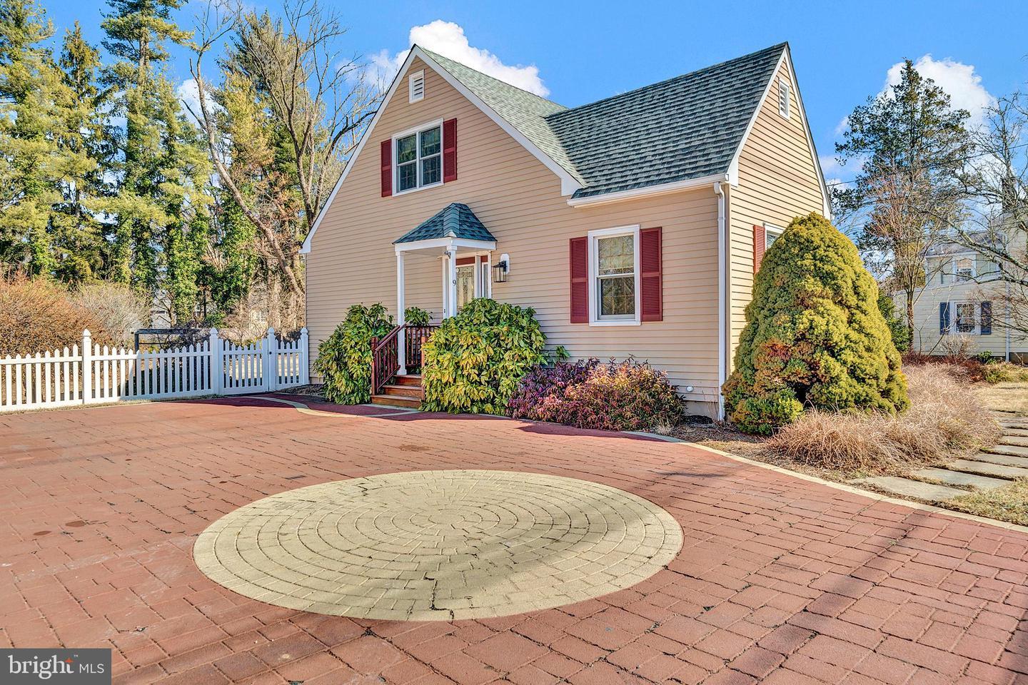 Laurel Ave, Kingston, NJ 08528