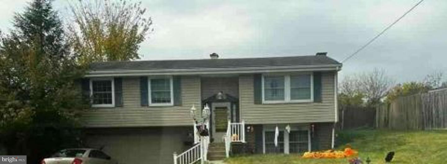 Narragansett Dr, Mckeesport, PA 15135