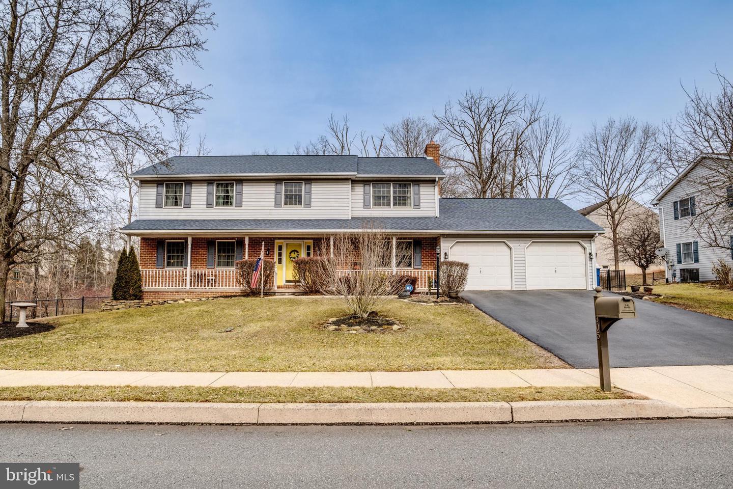 Russell Ave, Douglassville, PA 19518