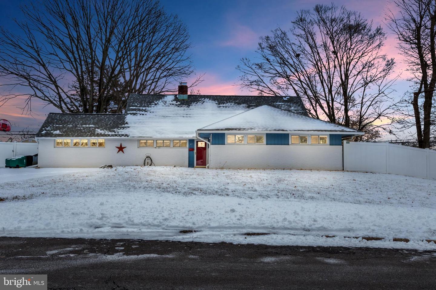 Spinythorn Rd, Levittown, PA 19056