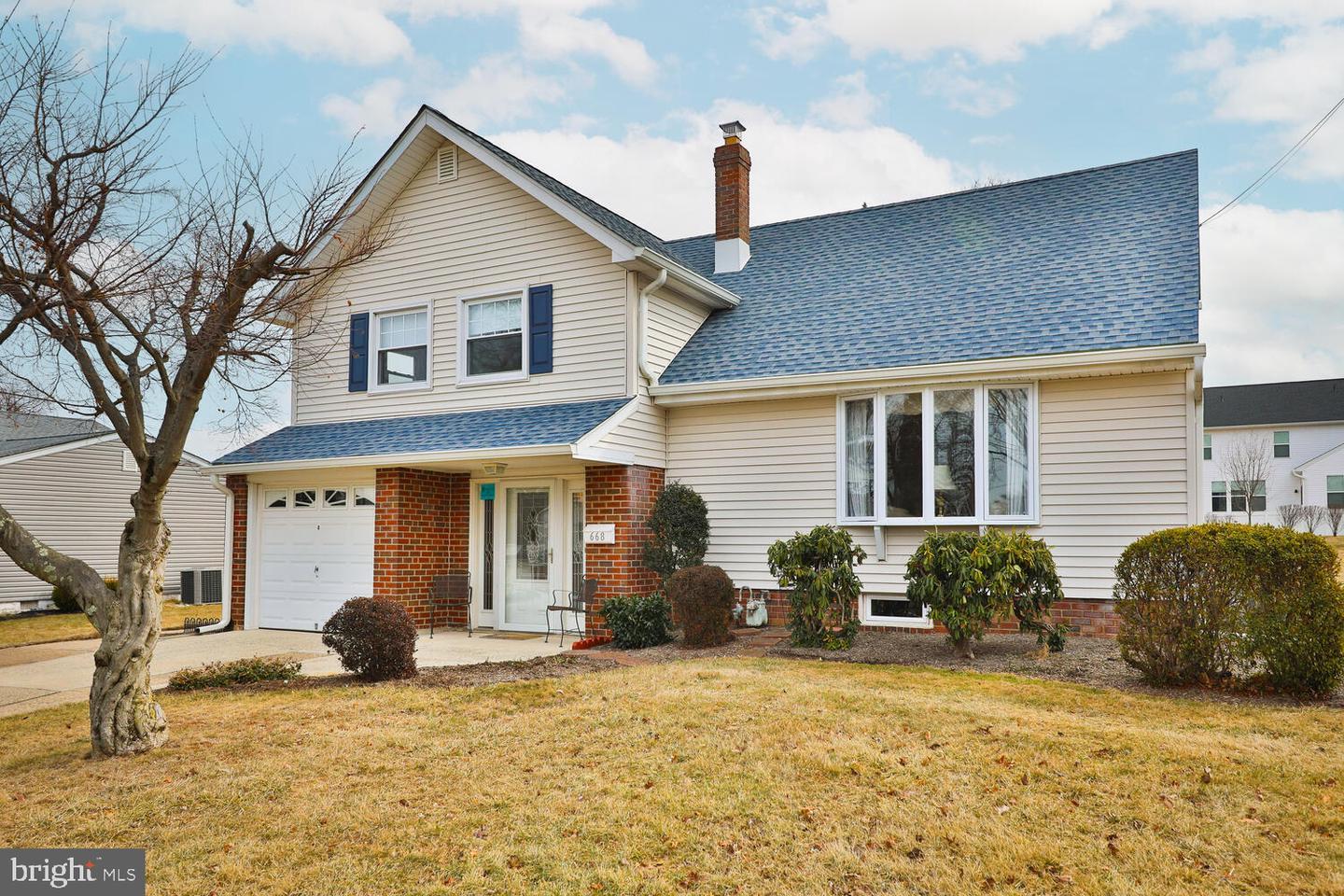Cheryl Dr, Warminster, PA 18974