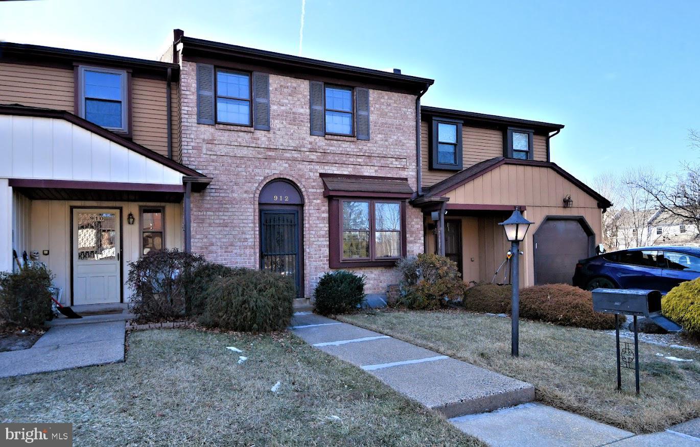 Clover Pl, Warminster, PA 18974