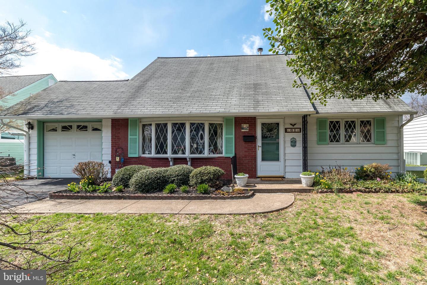 Kenwood Dr N, Levittown, PA 19055
