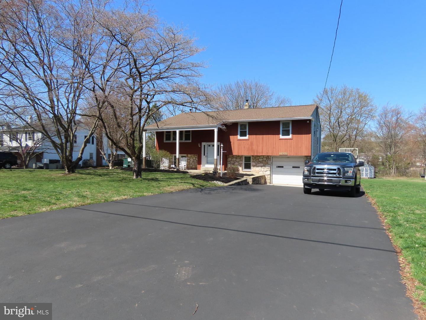 W Patricia Rd, Southampton, PA 18966