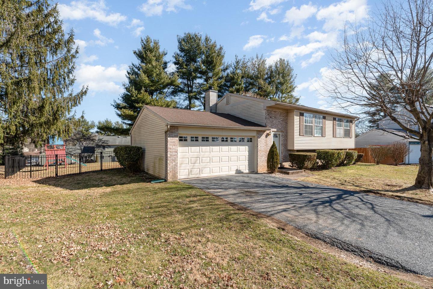 Briarwood Ln, Camp Hill, PA 17011