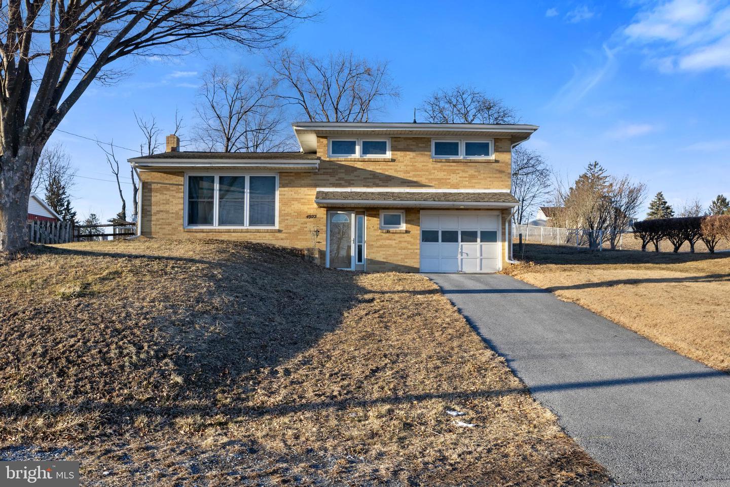 Bretney Dr, Harrisburg, PA 17112