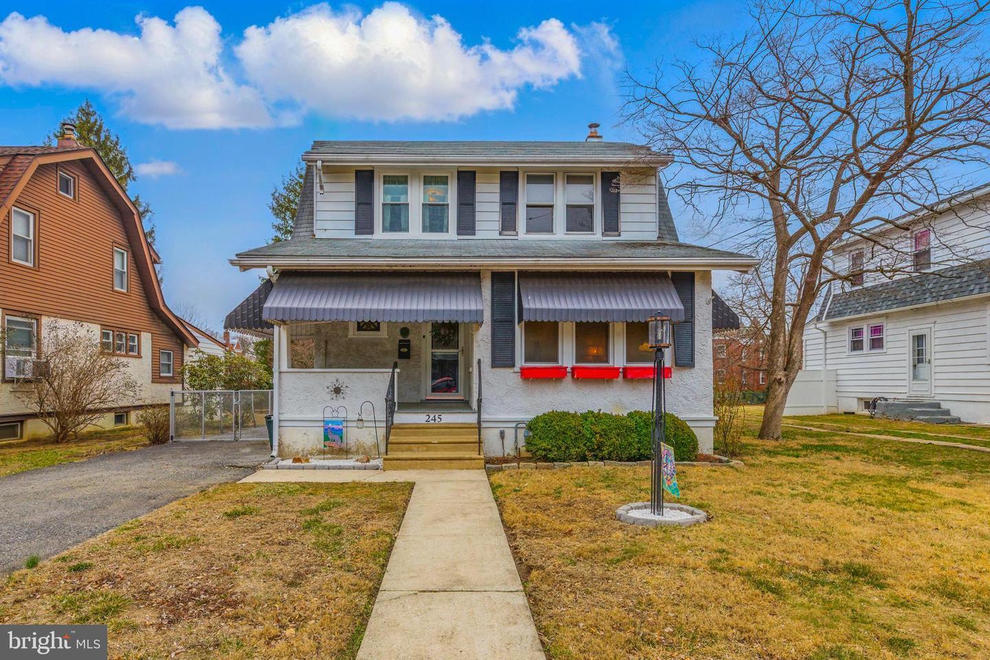 E Roland Rd, Brookhaven, PA 19015