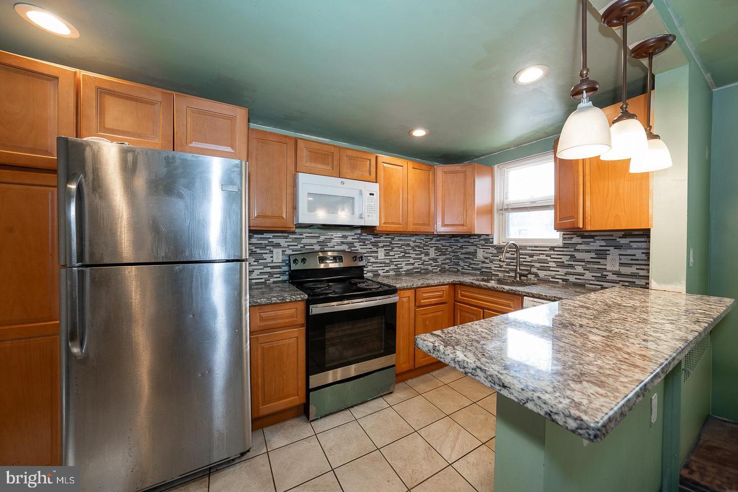 Wiltshire Rd, Upper Darby, PA 19082