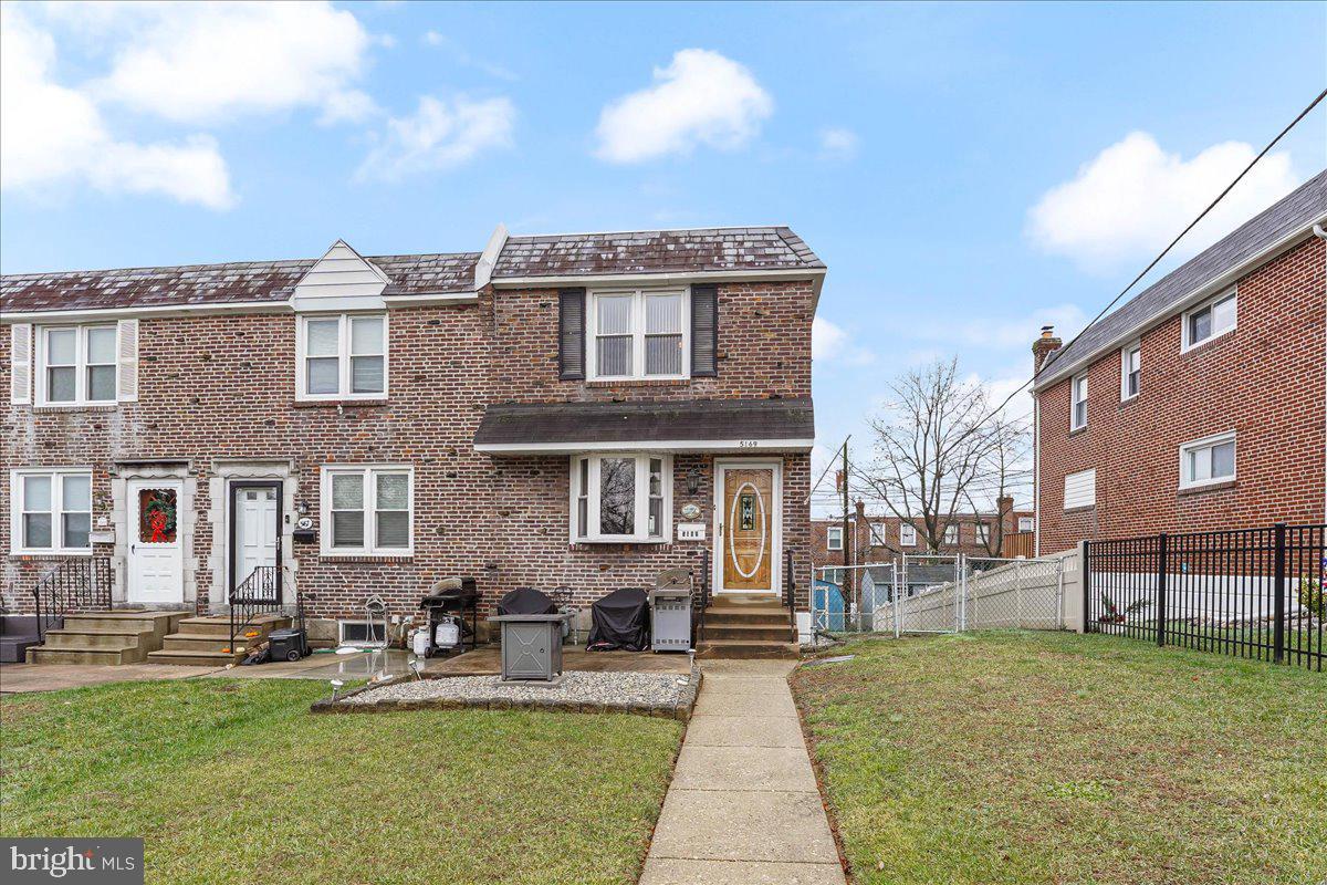 Whitehall Dr, Clifton Heights, PA 19018