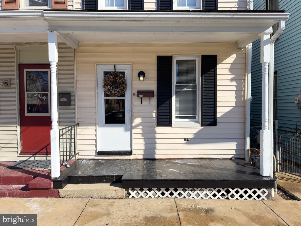 S Charlotte St, Manheim, PA 17545