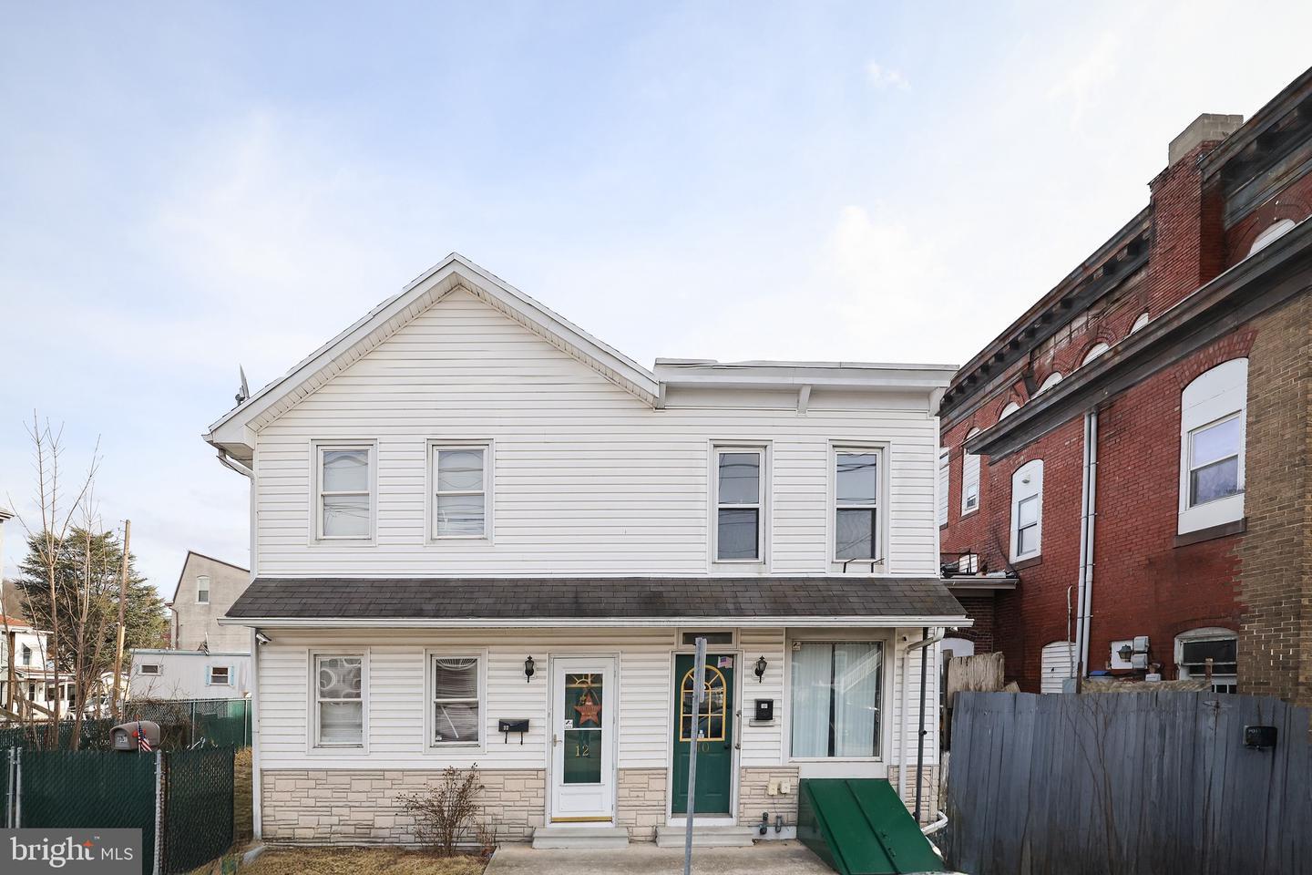 E Carroll St, Saint Clair, PA 17970