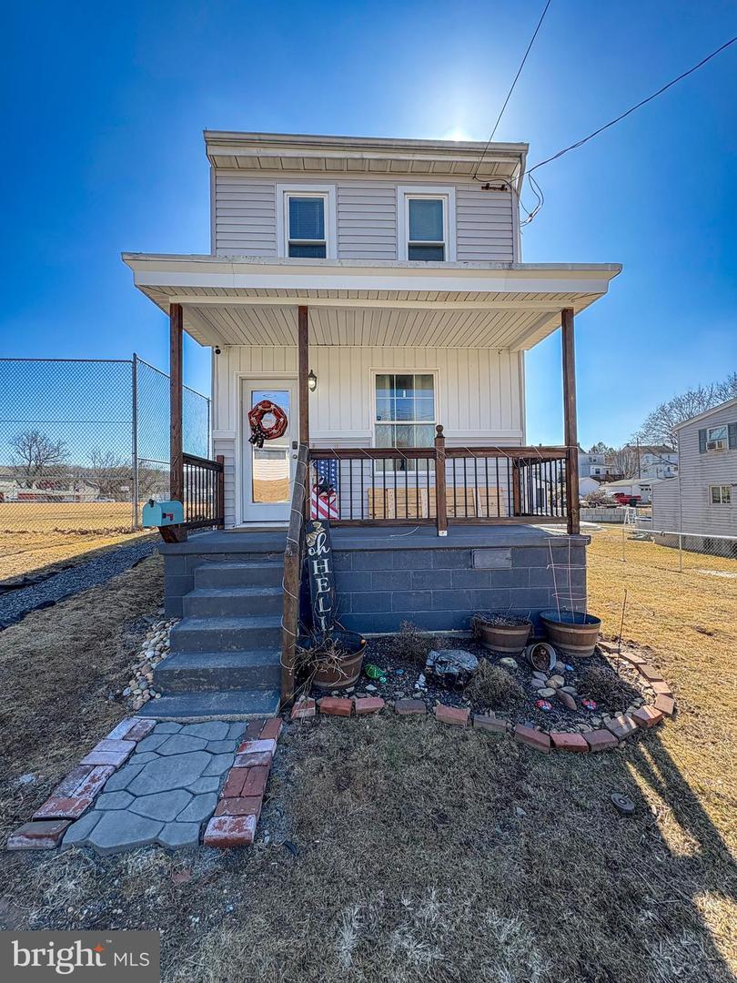5th St, Port Carbon, PA 17965
