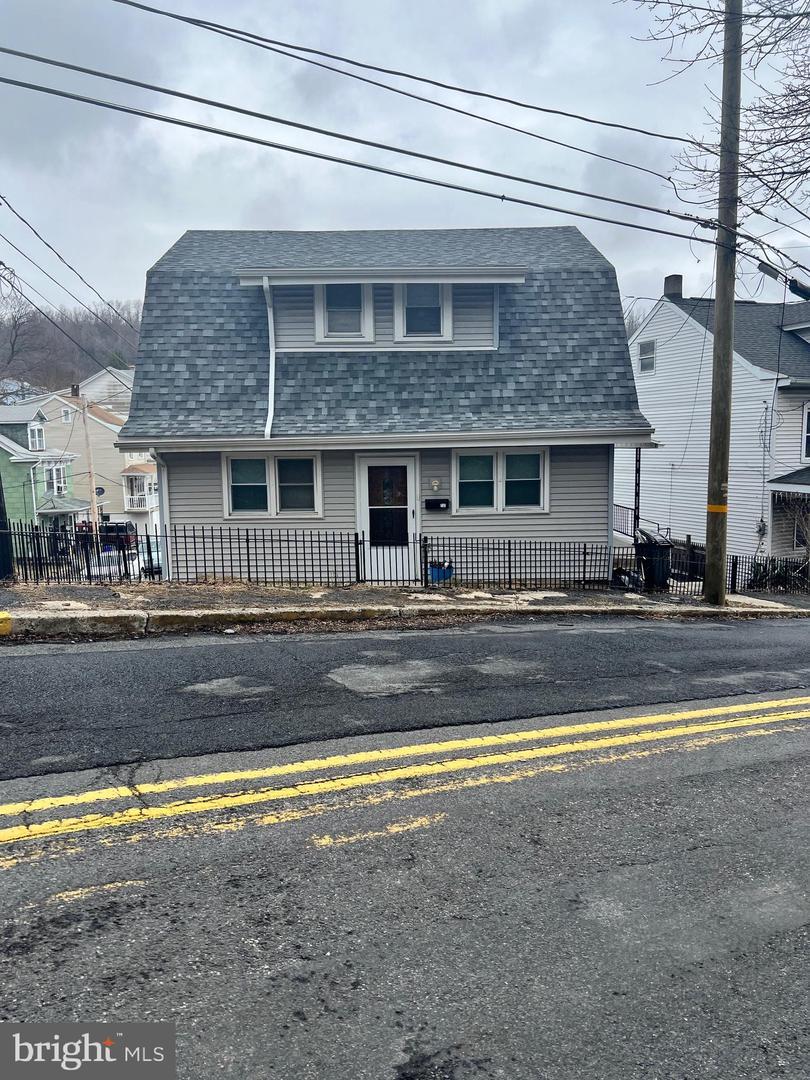 Wade Rd, Saint Clair, PA 17970