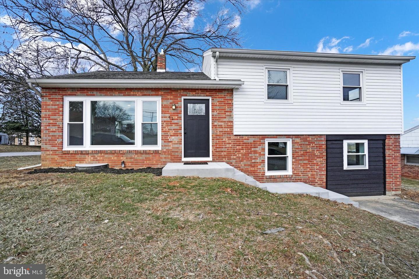E Crestlyn Dr, York, PA 17402