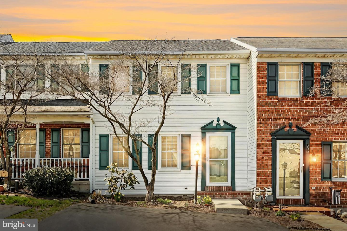 Robin Hill Cir, York, PA 17404