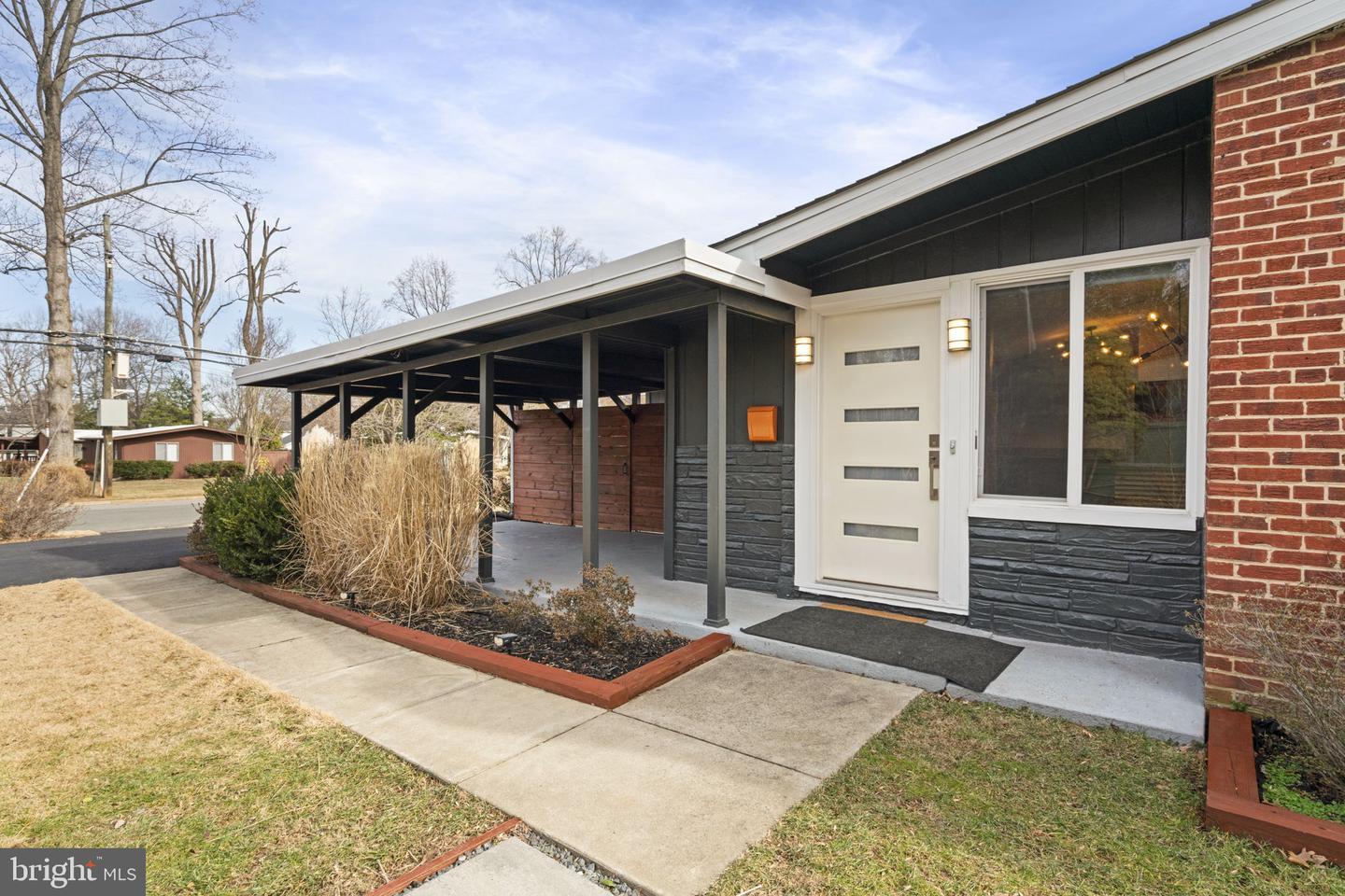 Holmes Run Dr, Falls Church, VA 22042