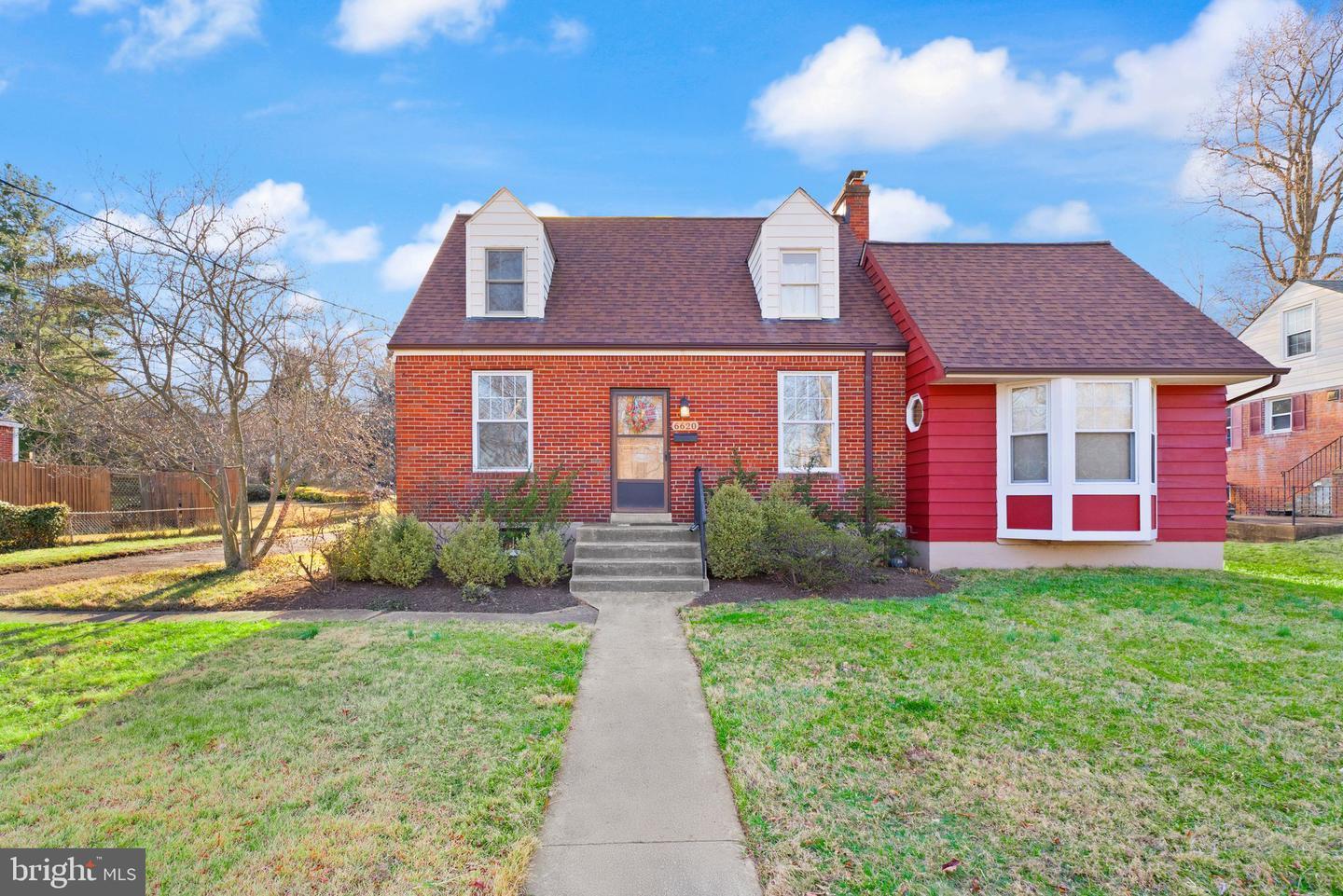 Oak Dr, Alexandria, VA 22306