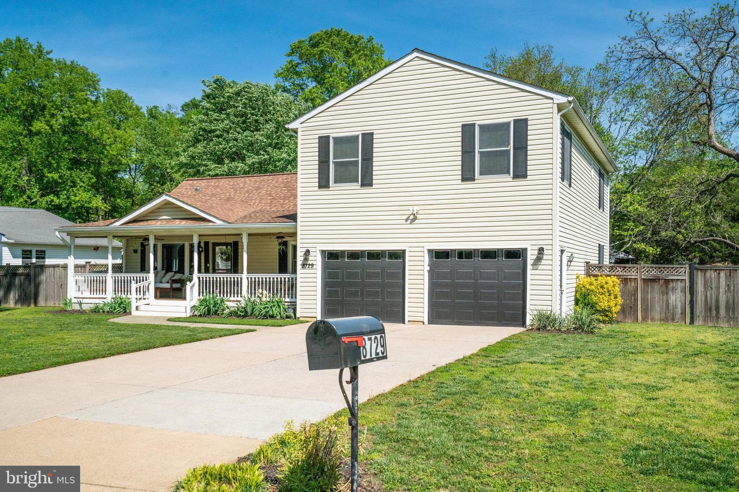 Oak Leaf Dr, Alexandria, VA 22309