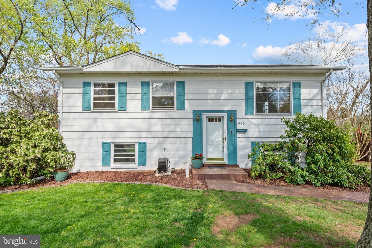 W Maple Ave, Sterling, VA 20164