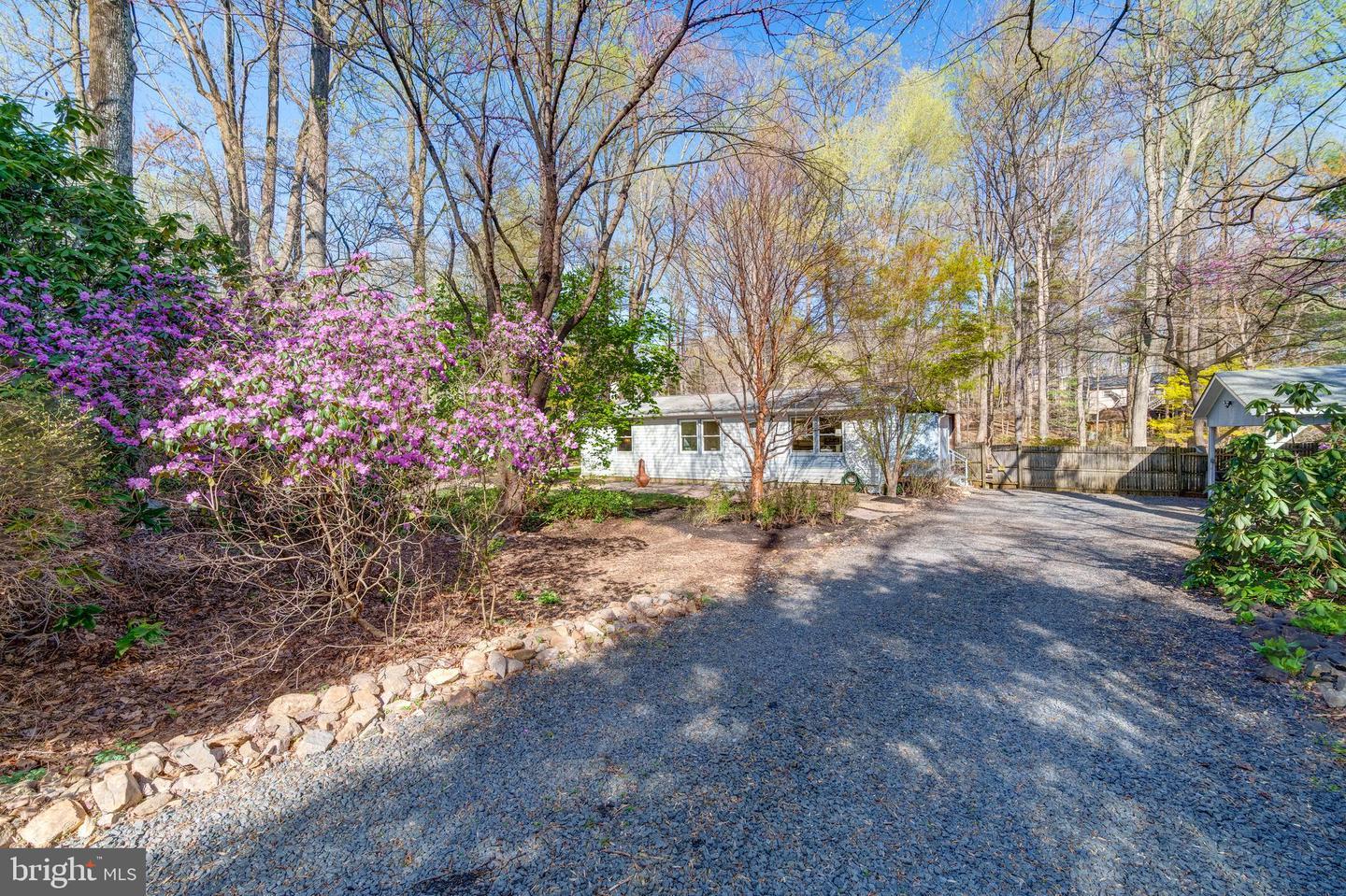 Erin Dr, Haymarket, VA 20169