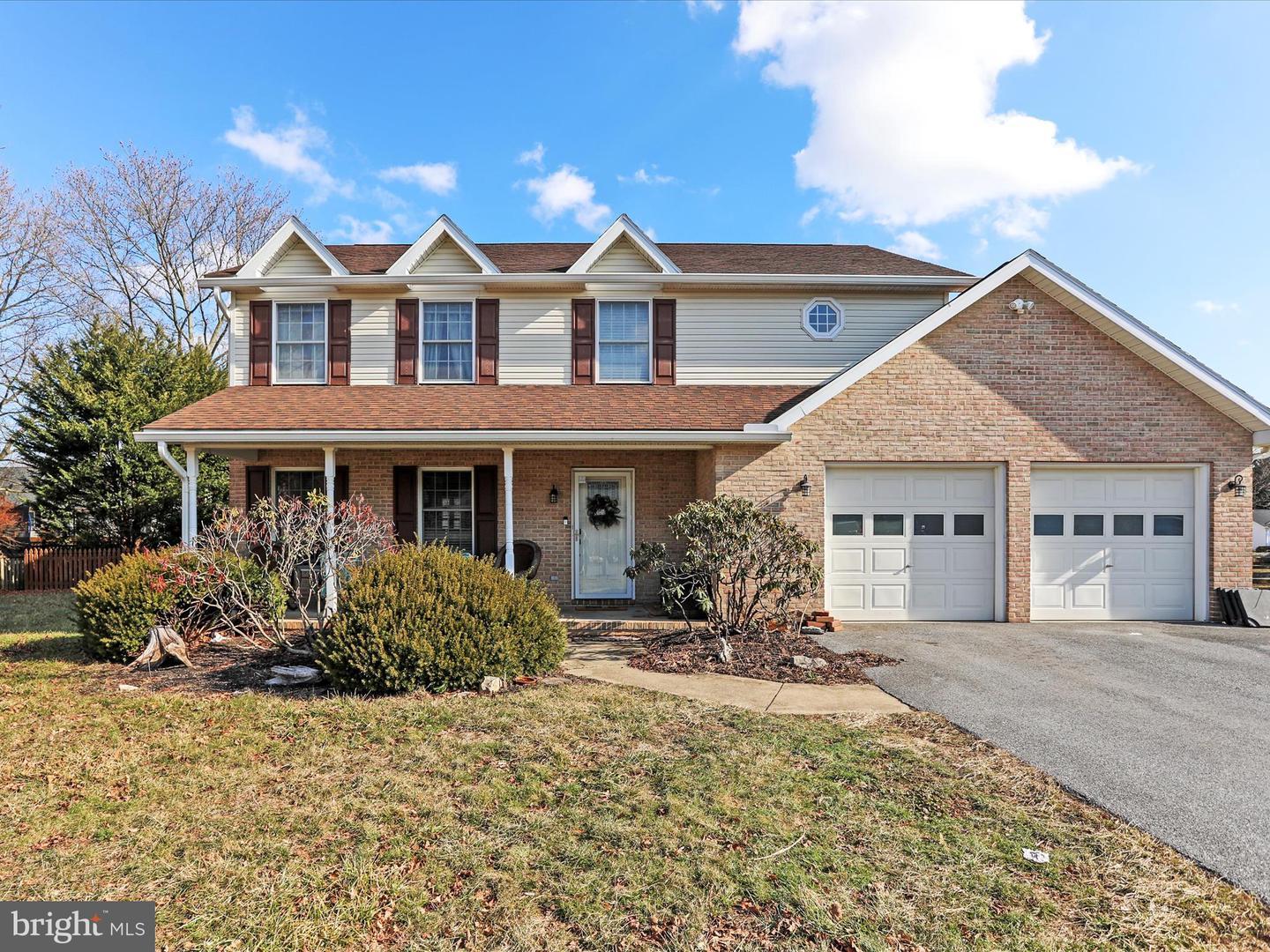 Stanford Ln, Falling Waters, WV 25419