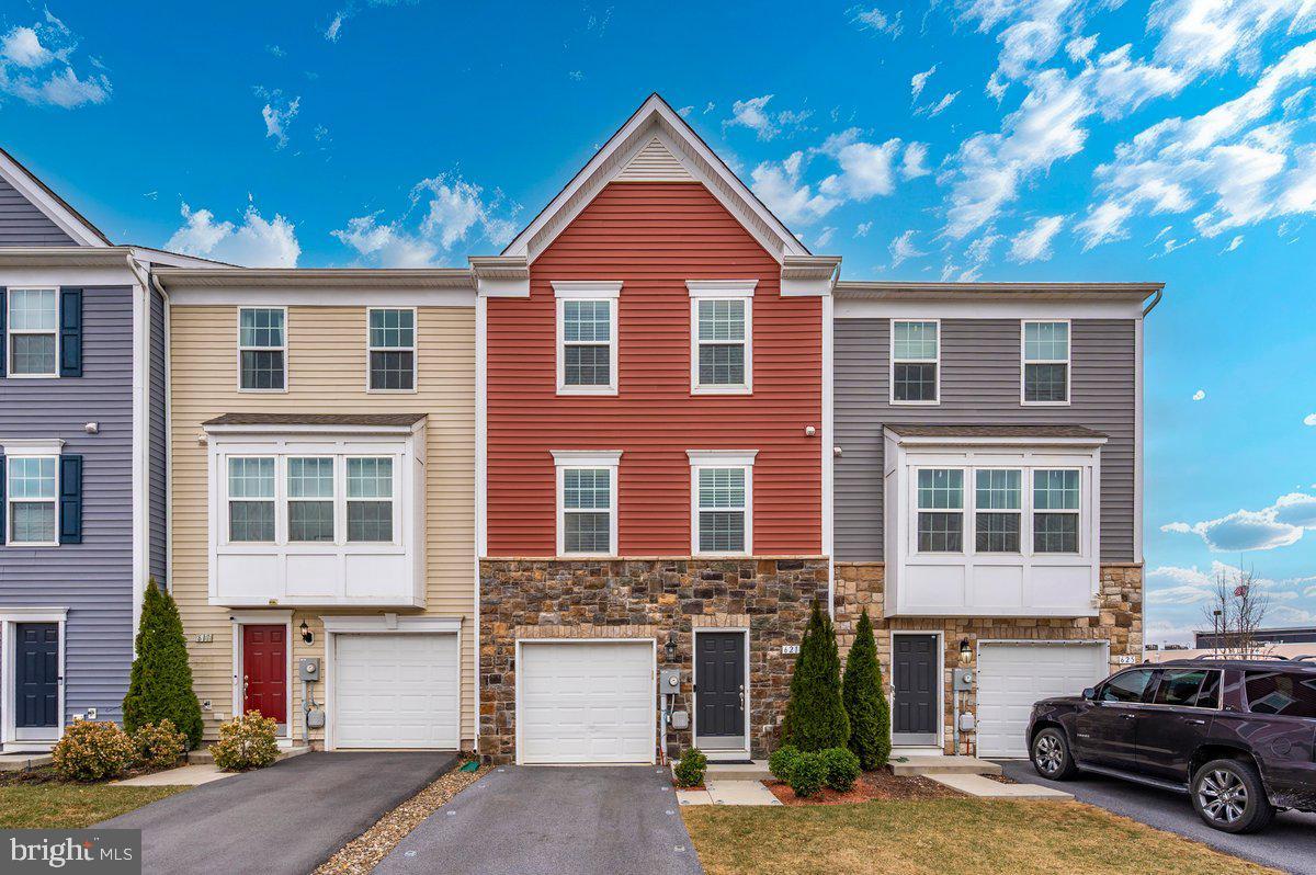 Thumper Dr, Ranson, WV 25438