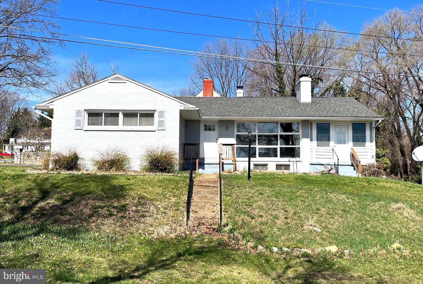 S Mildred St, Charles Town, WV 25414