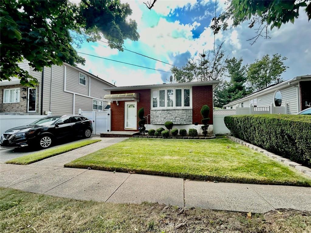 Jerome Rd, Staten Island, NY 10305