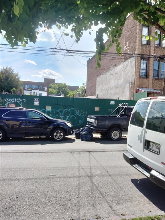Essex St, Brooklyn, NY 11208