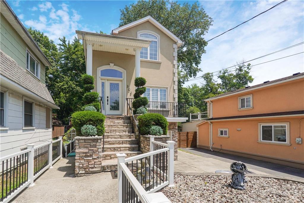 Sprague Ave, Staten Island, NY 10307