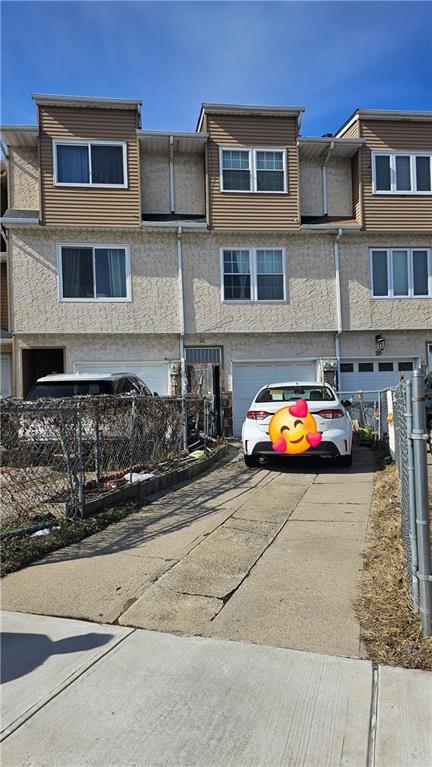 Long Pond Ln, Staten Island, NY 10304