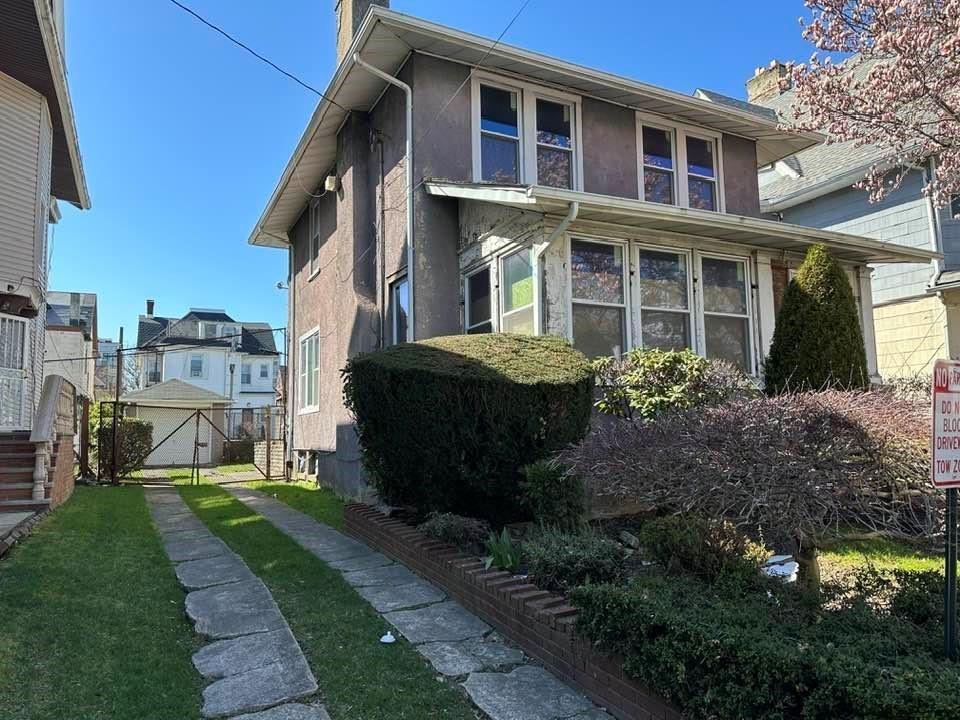 E 35th St, Brooklyn, NY 11210
