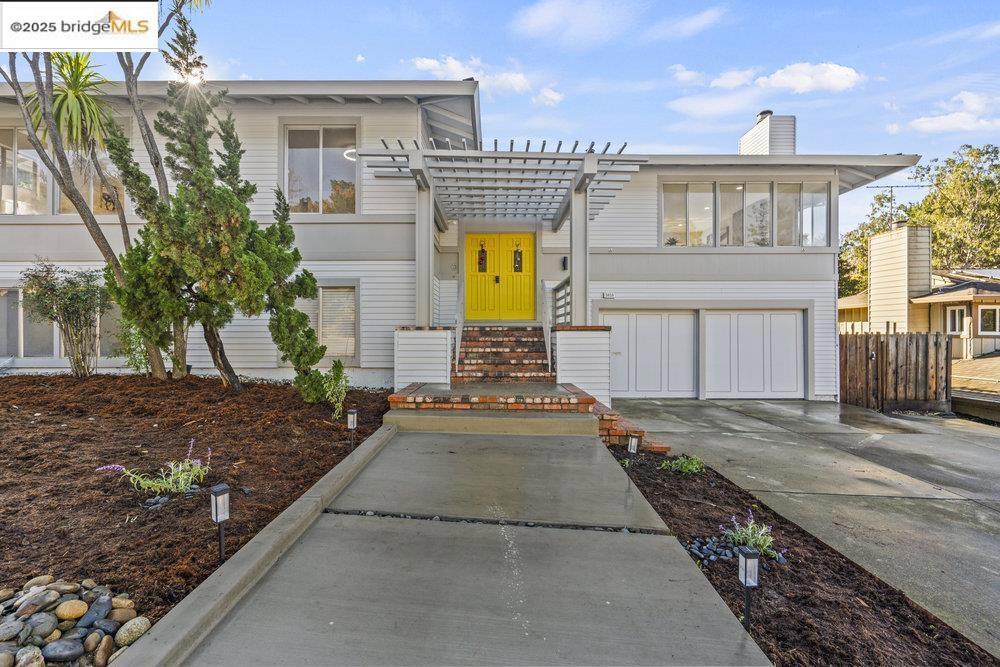 Pinewood Dr, Hayward, CA 94542