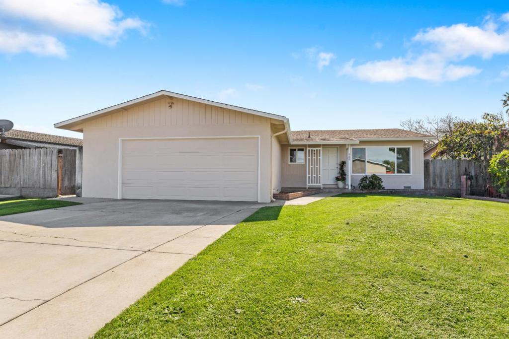 Los Coches Ave, Salinas, CA 93906